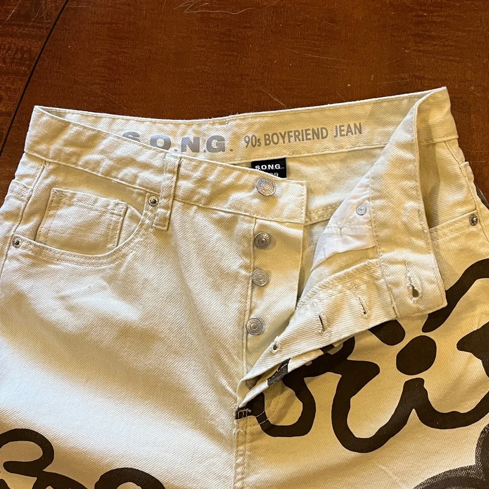 Floral print boyfriend jeans. Straight leg High rise Cream, brown. Cotton. 9/ 29 - Picture 10 of 12